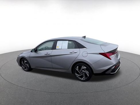 Used 2025 Hyundai Elantra SEL image 10