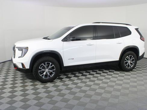 Used 2024 GMC Acadia AT4 w/ Luxury Package image 2