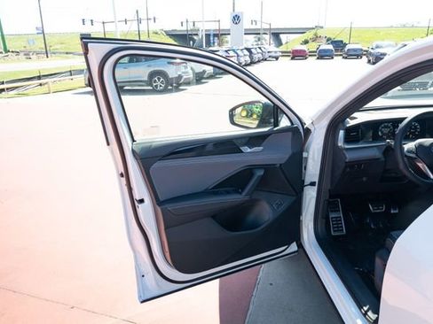 New 2026 Volkswagen Tiguan SE R-Line FWD image 13