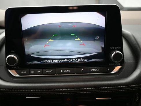 Used 2023 Nissan Rogue SV FWD image 4