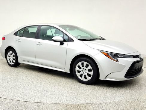 Used 2026 Toyota Corolla LE FWD image 3