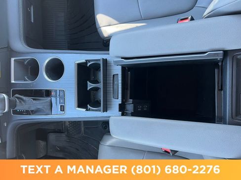 Used 2025 Toyota Sienna XLE w/ XLE Plus Package FWD image 24