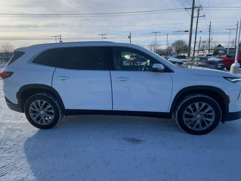 Used 2025 Buick Enclave Preferred image 9