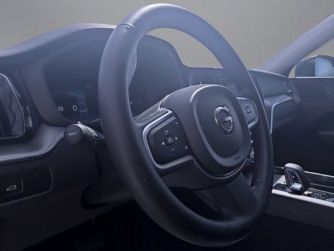 Certified 2025 Volvo XC60 B5 Core AWD/4WD image 24