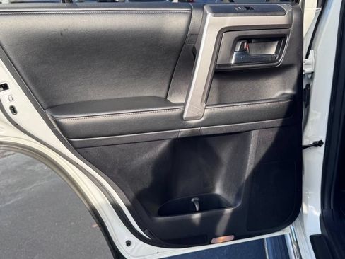 Used 2015 Toyota 4Runner Limited AWD/4WD image 31