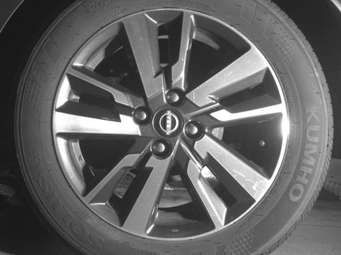 Used 2025 Nissan Versa SV FWD image 17