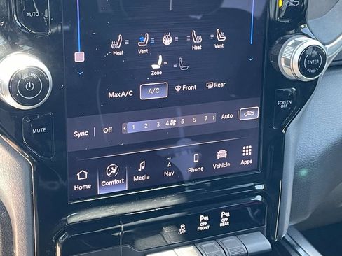 Used 2025 RAM 1500 Laramie AWD/4WD image 16