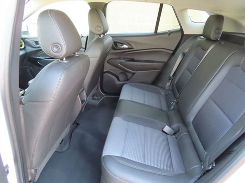 Certified 2025 Chevrolet Trax LT FWD image 22