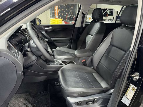 Used 2021 Volkswagen Tiguan SE w/ Panoramic Sunroof Package image 15
