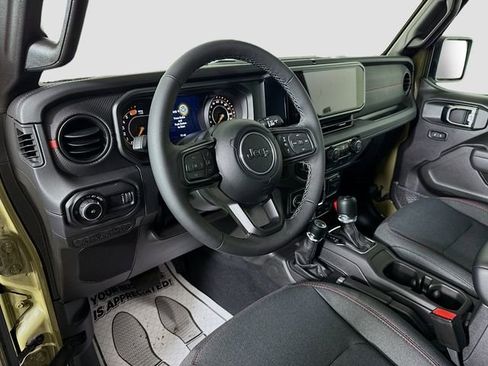 New 2025 Jeep Wrangler Unlimited Rubicon w/ Convenience Group AWD/4WD image 9