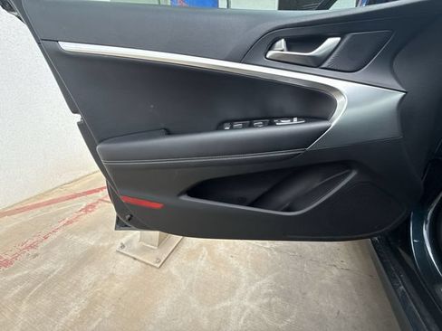 Used 2025 Genesis G70 2.5T RWD image 13