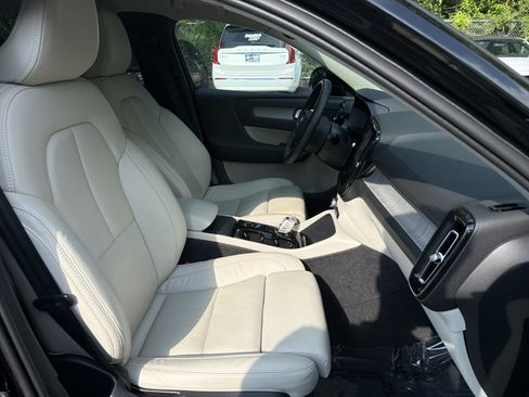 Certified 2023 Volvo XC40 B5 Plus w/ Protection Package Premier AWD/4WD image 35