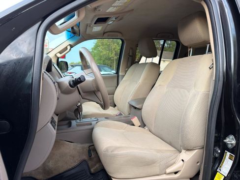 Used 2017 Nissan Frontier SV w/ SV Value Truck Package image 9