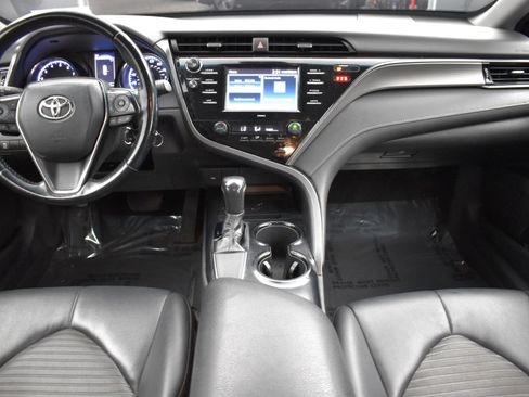 Used 2020 Toyota Camry SE w/ Carpet Mat Package image 18