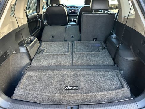 Used 2020 Volkswagen Tiguan SE w/ Panoramic Sunroof Package image 16
