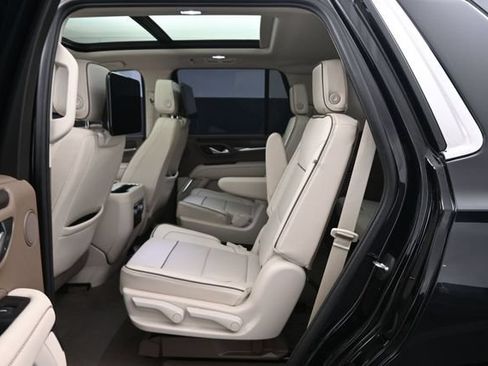 Used 2024 GMC Yukon Denali w/ Advanced Technology Package AWD/4WD image 20