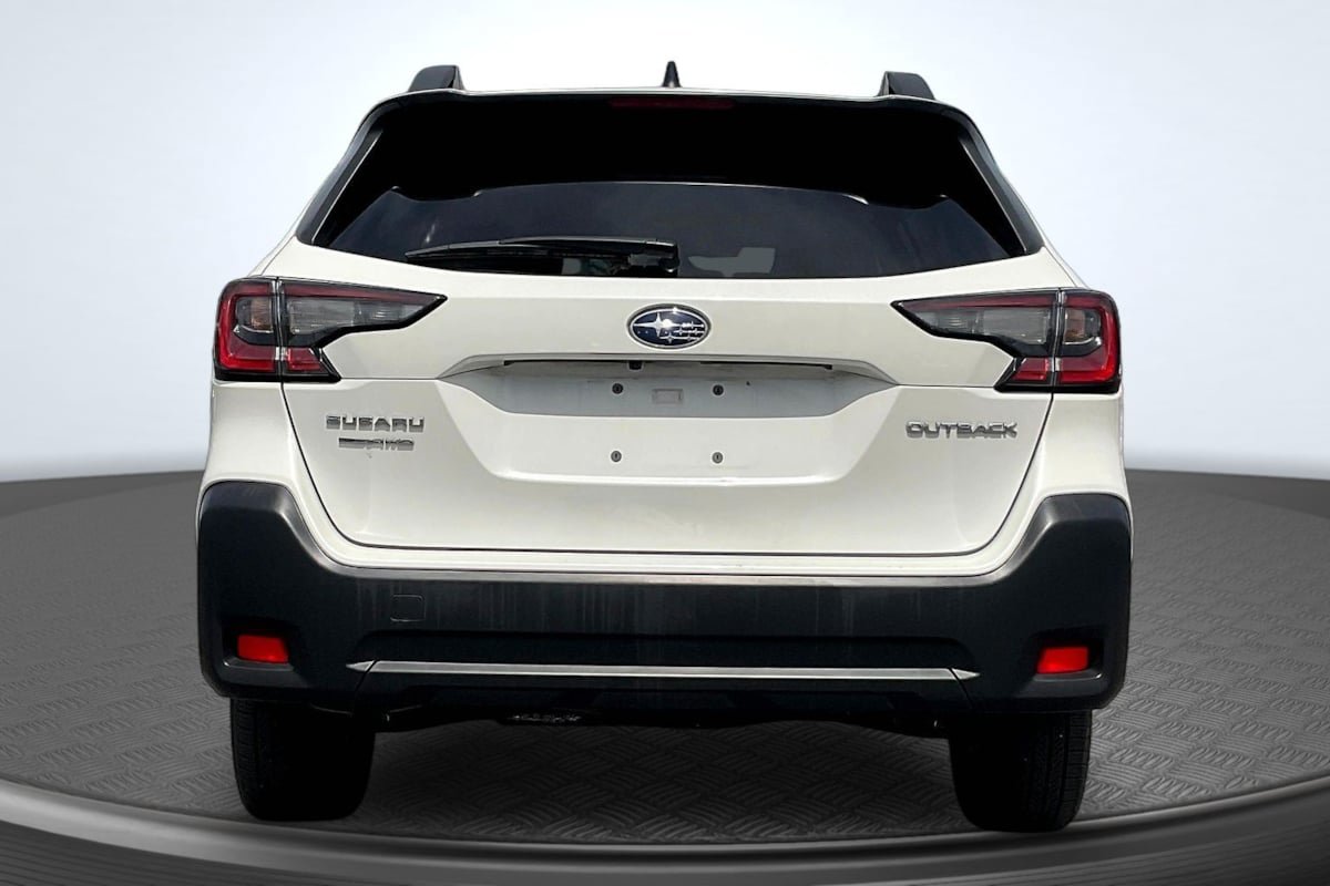 Used 2024 Subaru Outback Premium AWD/4WD image 4