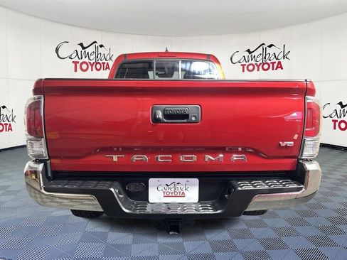 Used 2022 Toyota Tacoma TRD Off-Road w/ TRD Premium Off Road Package AWD/4WD image 7