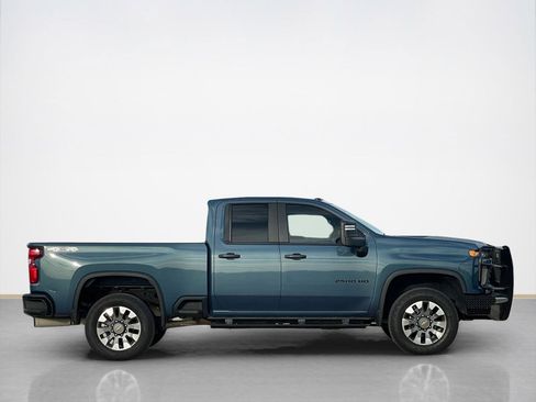 Used 2024 Chevrolet Silverado 2500 Custom w/ Custom Value Package image 8