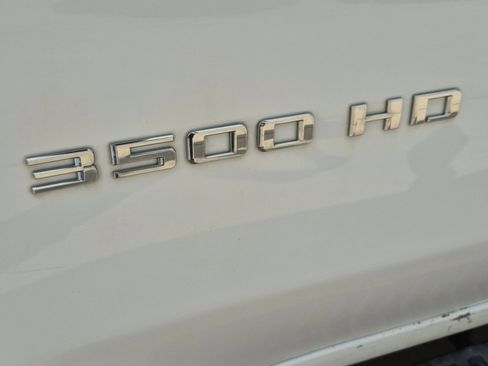 Used 2022 Chevrolet Silverado 3500 LT w/ Convenience Package image 12