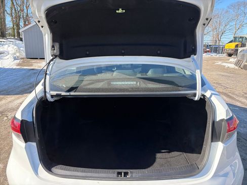 Used 2025 Toyota Corolla LE image 29