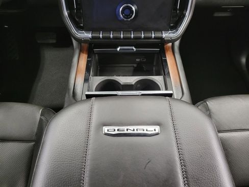 Used 2025 GMC Yukon XL Denali image 16