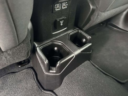 Used 2018 Jeep Wrangler Unlimited Sahara image 10