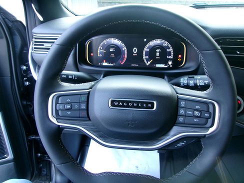 Used 2023 Jeep Wagoneer Series III w/ Premium Group I image 24