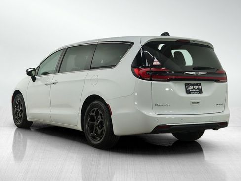 Used 2024 Chrysler Pacifica Limited image 4