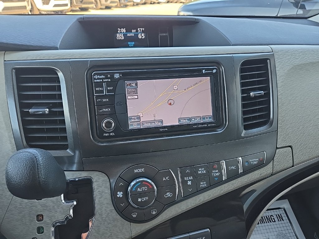 Used 2013 Toyota Sienna LE FWD image 16