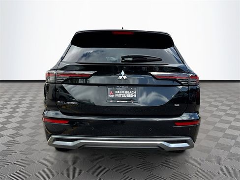New 2025 Mitsubishi Outlander SE image 6