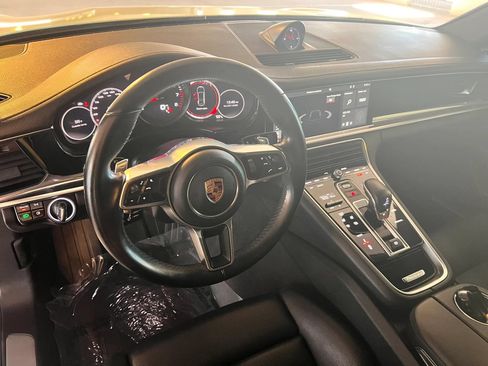 Used 2018 Porsche Panamera image 5