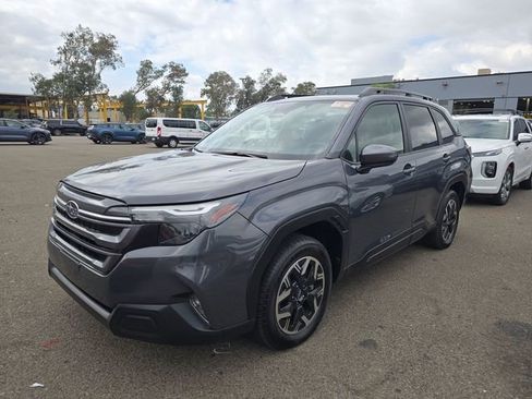 Used 2025 Subaru Forester Premium AWD/4WD image 2