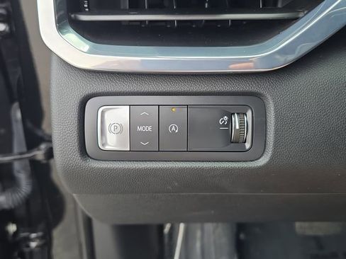 Certified 2025 GMC Acadia Elevation FWD image 24