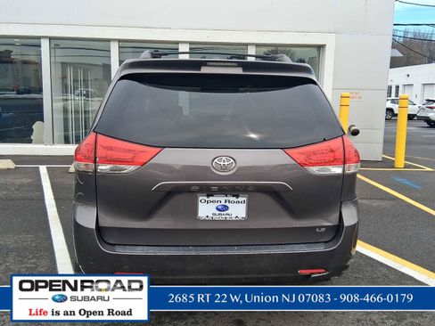 Used 2012 Toyota Sienna LE image 7