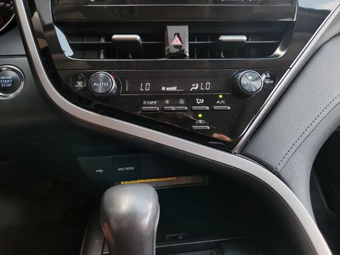 Used 2021 Toyota Camry XSE FWD image 19