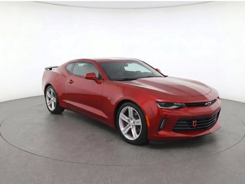 Used 2016 Chevrolet Camaro LT RWD image 2