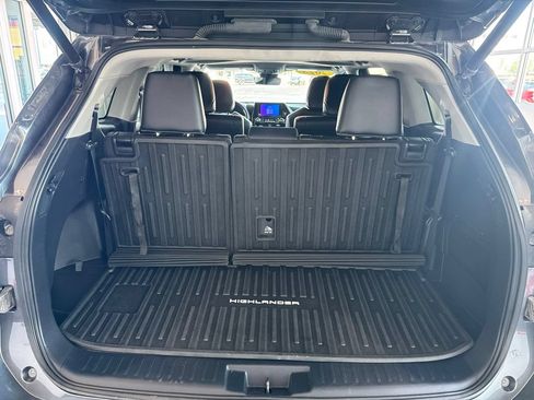 Used 2023 Toyota Highlander XLE FWD image 8