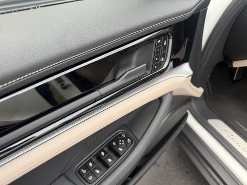 Certified 2025 Porsche Panamera 4 E-Hybrid AWD/4WD image 20