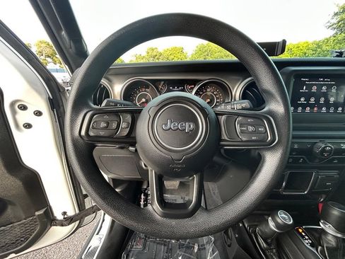 Used 2022 Jeep Wrangler Sport AWD/4WD image 16