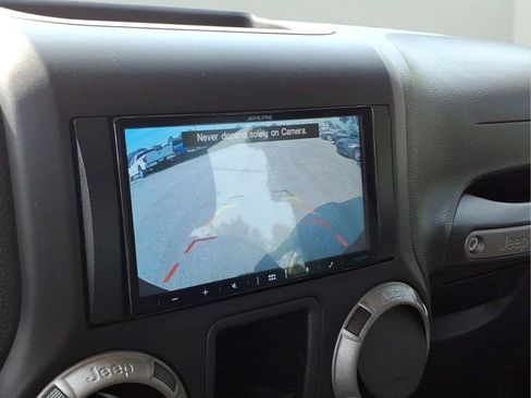 Used 2014 Jeep Wrangler Sport AWD/4WD image 9