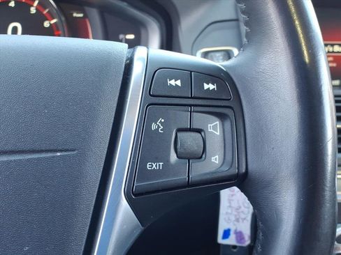 Used 2016 Volvo XC60 T5 Premier w/ Proximity Package image 32