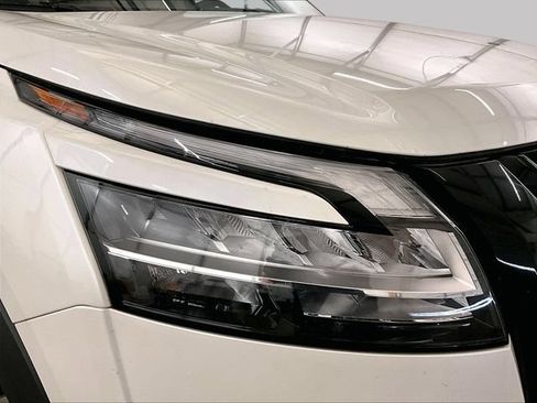 Used 2023 Nissan Pathfinder SL w/ Black Appearance Package AWD/4WD image 28