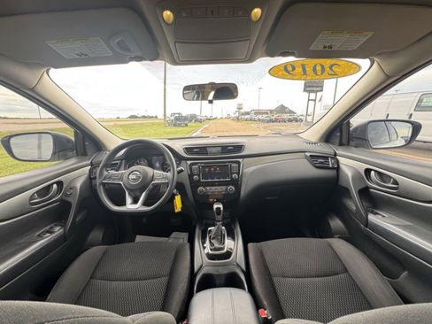 Used 2019 Nissan Rogue Sport S image 13