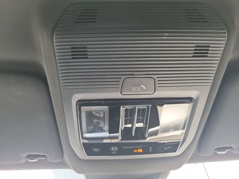 Used 2024 Volkswagen Atlas Cross Sport SE FWD image 25