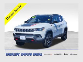 Used 2025 Jeep Compass Trailhawk AWD/4WD video 1