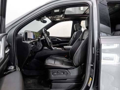 Used 2021 Cadillac Escalade ESV Premium Luxury AWD/4WD image 4