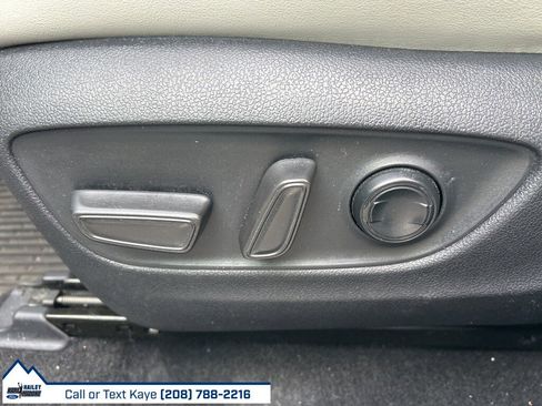 Used 2022 Toyota RAV4 XLE Premium image 21