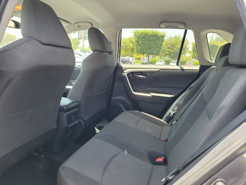 Used 2021 Toyota RAV4 XLE FWD image 18