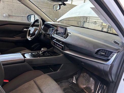 Used 2024 Nissan Rogue SV FWD image 95